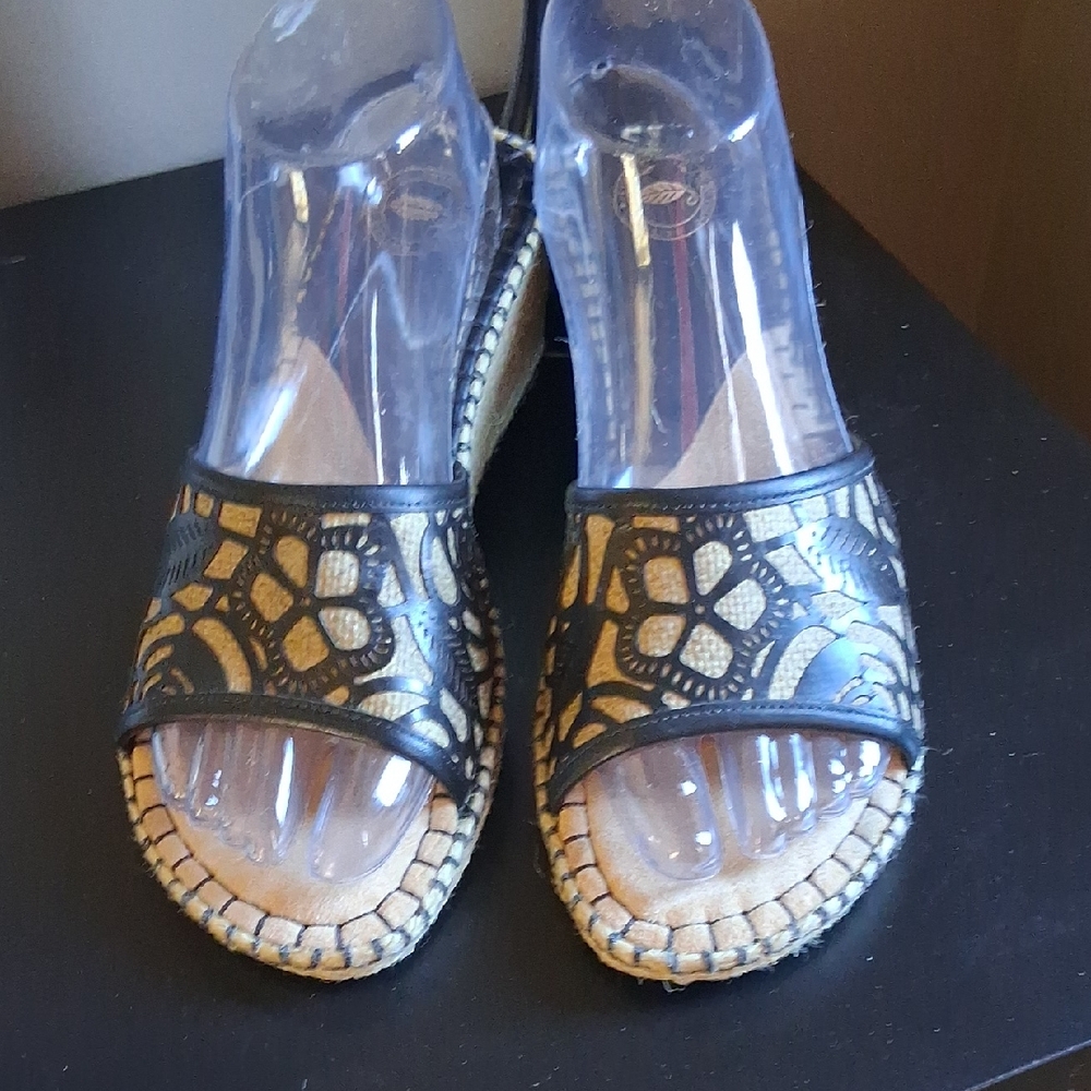 Nurture by Lamaze Black and Gold Floral Cutout Espadrille Slides
